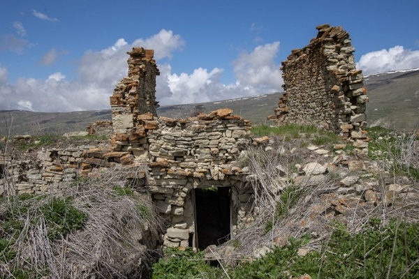 The Chechen Museum-Reserve's working group is on another trip, this time to Cheberloy.

The purpose of the trip was to survey the former villages of Ikhara and Makazhoy. As a result of this work, the list of identified cultural heritage sites has been expanded by 12 more.