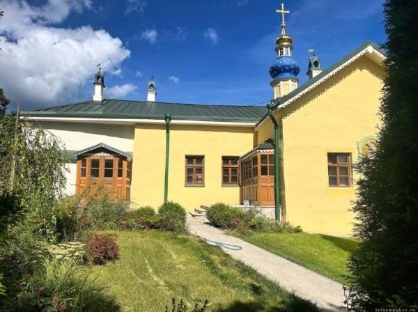 Вчера многоуважаемой комиссией был официально сдан и принят объект культурного наследия федерального значения "Лазаревская церковь" на территории Псково-Печерского монастыря.

Очень непростые реставрационные работы по проекту от "АСМ Групп" завершены в полном объеме и без возражений и замечаний приняты всеми участниками проекта.