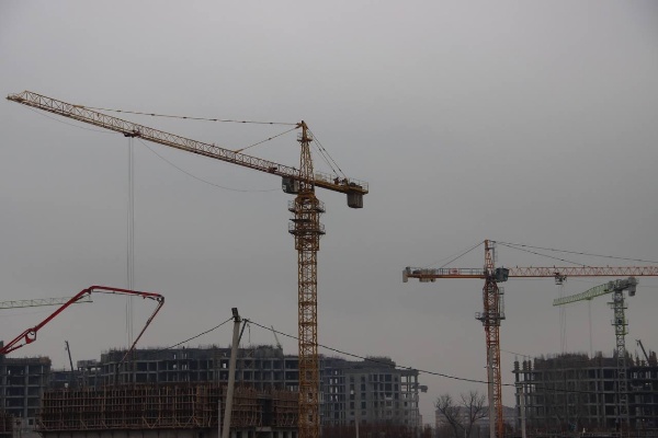 В 2025 году в Шатойском районе планируется ввести в эксплуатацию восемь инвестиционных объектов. По сообщениям администрации района, объекты будут реализованы в рамках программы «Социально-экономическое развитие горных территорий (Веденского, Итум-Калинского, Ножай-Юртовского, Шатойского, Шаройского районов) Чеченской Республики (на 2017-2020) и последующие годы».

В администрации района пояснили, что сейчас на стадии завершения находится инвестиционный проект «Строительство и ввод в эксплуатацию 2-х этажного здания фитнес клуба на 10 человек в селе Шатой, где сумма инвестиций 5,5 млн. руб. Будут созданы рабочие места. В данное время на объекте идут работы по благоустройству прилегающей территории и внутренней отделки.

Благодаря помощи и поддержке Главы ЧР Рамзана Кадырова в районе наблюдается положительная динамика социально-экономического развития и бизнес понемногу расширяется в важных для района отраслях экономики: туризм, животноводство, растениеводство, пчеловодство, тем самым создавая новые рабочие места. Шатойский район располагает огромным потенциалом для развития различных сфер экономики, богат памятниками природы, целебными источниками, водными объектами, богатой флорой и фауной и руководство района готово предоставить инвесторам все возможности для выгодных вложений в наш район.