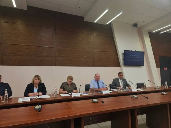 The head of PSU participated in the Strategic Session of the National Center for Historical Memory.

Aleksandr Pavlovich Gorbunov, Rector of Pyatigorsk State University and Chairman of the Council of Rectors of Universities of the North Caucasus Federal District, participated in and spoke at a meeting of the Council of Rectors of Universities of the North Caucasus Federal District, which was held as part of the Strategic Session organized by the National Center for Historical Memory under the President of the Russian Federation.

The discussion focused on the best practices of the district's universities in preserving historical memory, implementing projects to expose the crimes of genocide against the Soviet people during the Great Patriotic War, and perpetuating the memory of its victims.

The meeting participants exchanged experiences and discussed the further development of joint efforts to preserve historical memory and promote patriotic education among youth.